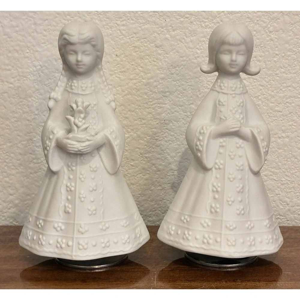 Vtg AES Japan White Bisque Porcelain Rotating Music Box Set of 2 Choir Angels‎
